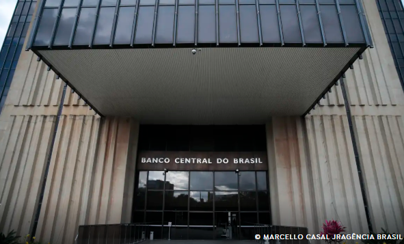 Mercado financeiro eleva projeção do PIB para 2,25% em 2025