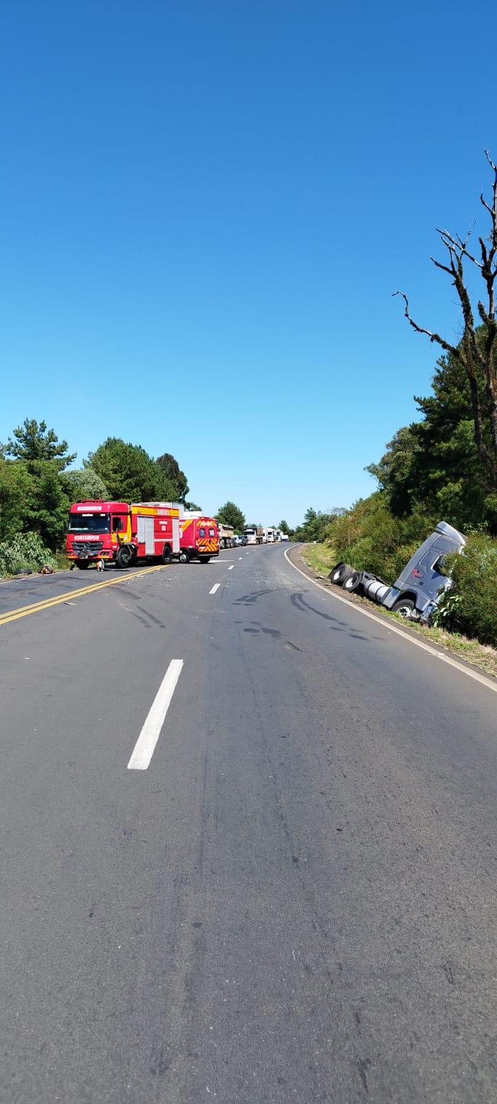 Acidente com caminhão na BR-282 no Oeste de SC