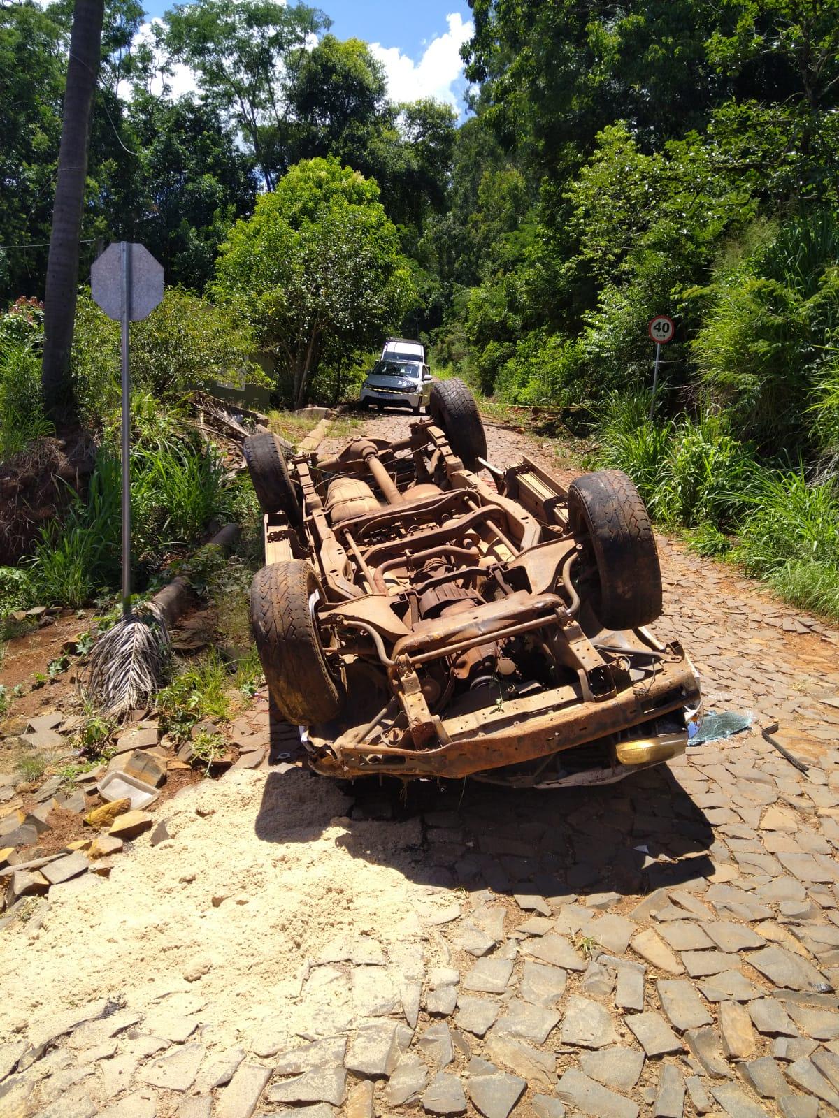 Capotamento com óbito no interior de Formosa do Sul
