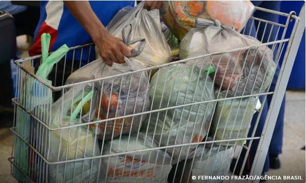 Cesta básica cai em todas as capitais do país no 2º semestre de 2025