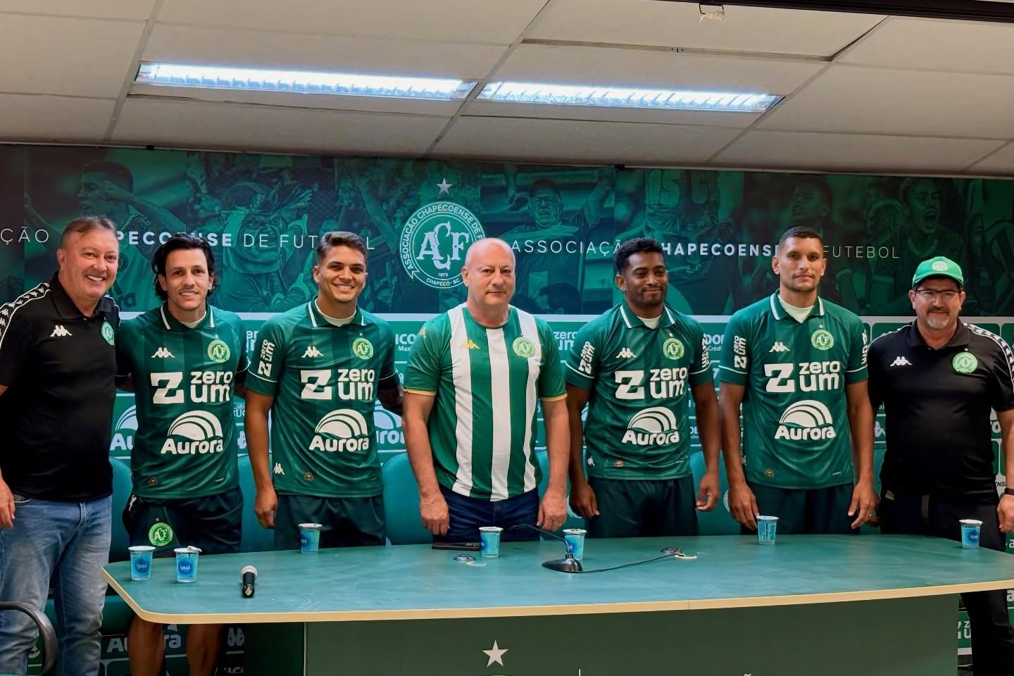 Chapecoense apresenta Jean Carlos, Marcos Vinicius, Higor Meritão e João Vitor