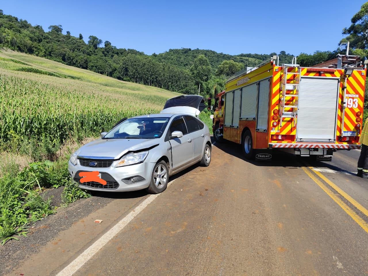 Colisão entre dois veículos na SC-157 em Quilombo