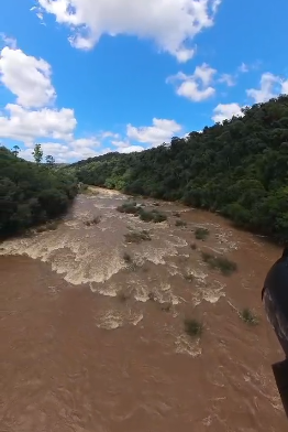Na manhã de hoje (05) as buscas da menina desaparecida no Rio Chapecozinho foram retomadas pela equipe dos Bombeiros