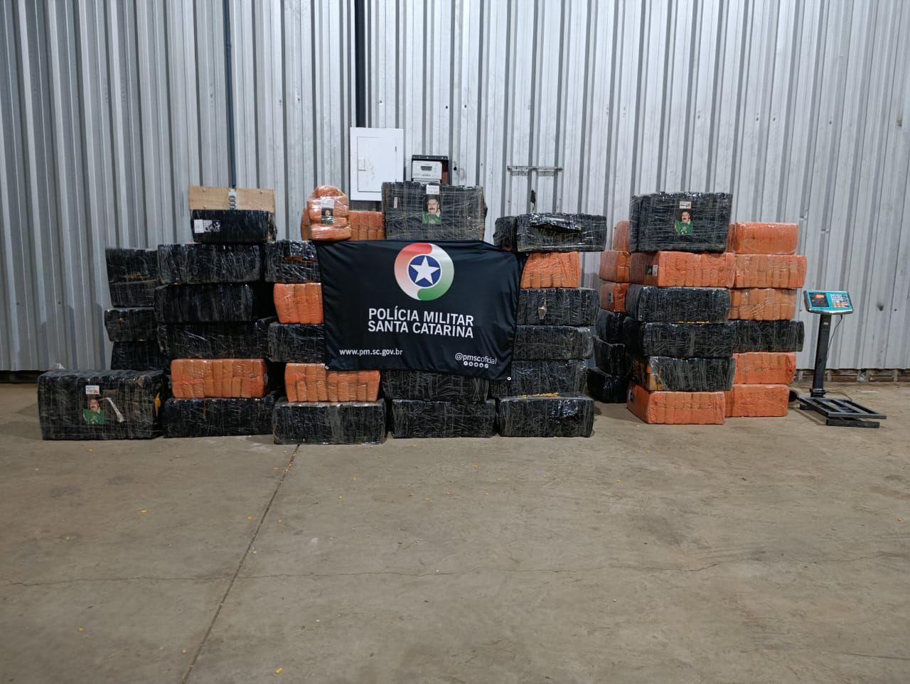 Quase 2 mil kg de drogas são apreendidas em barracão no município de Pinhalzinho