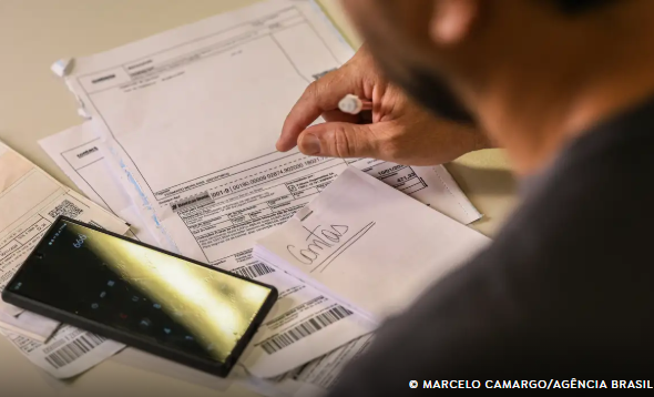 Salário mínimo de R$ 1.621 começa a valer nesta quinta-feira