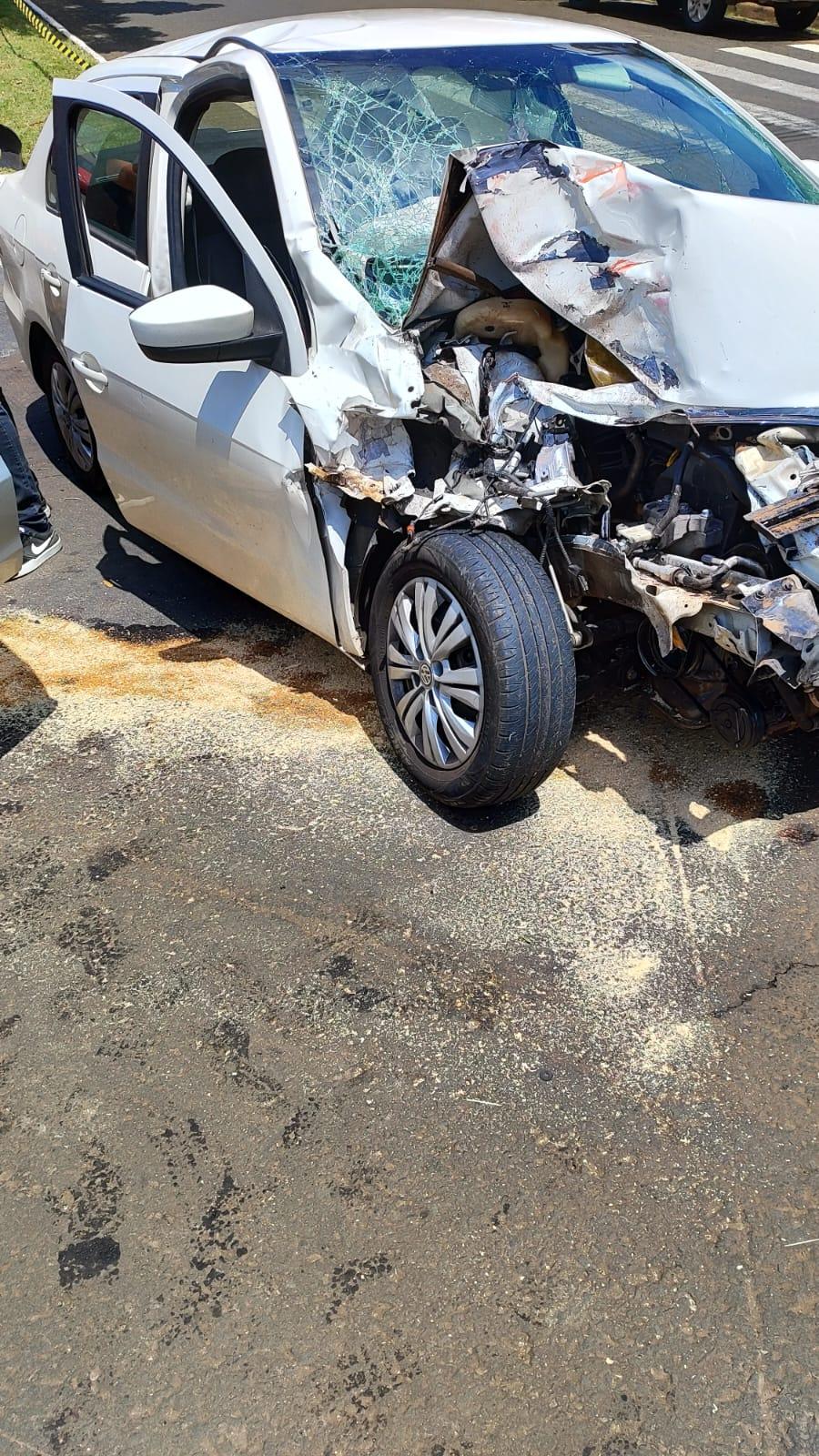 Acidente entre três veículos na Rua Marechal Bormann em Chapecó