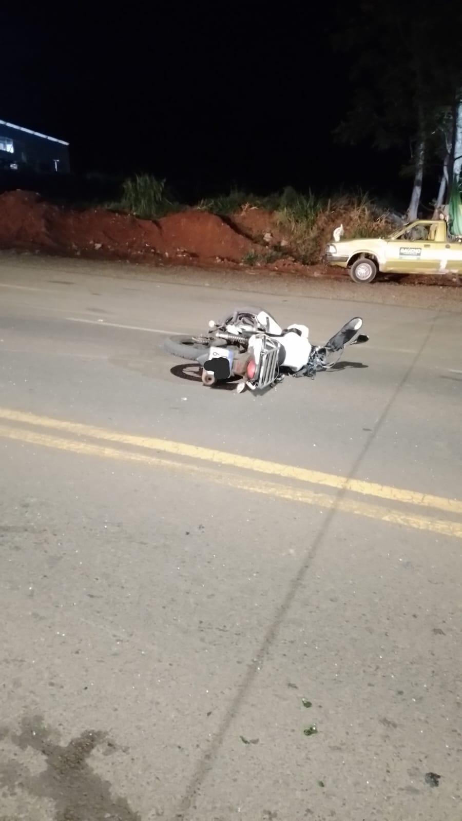 Colisão carro de passeio e moto no Contorno Viário de São Lourenço do Oeste