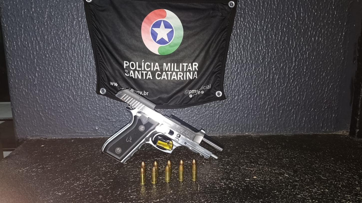 Homem é preso por porte ilegal de arma de fogo e embriaguez em São Lourenço do Oeste