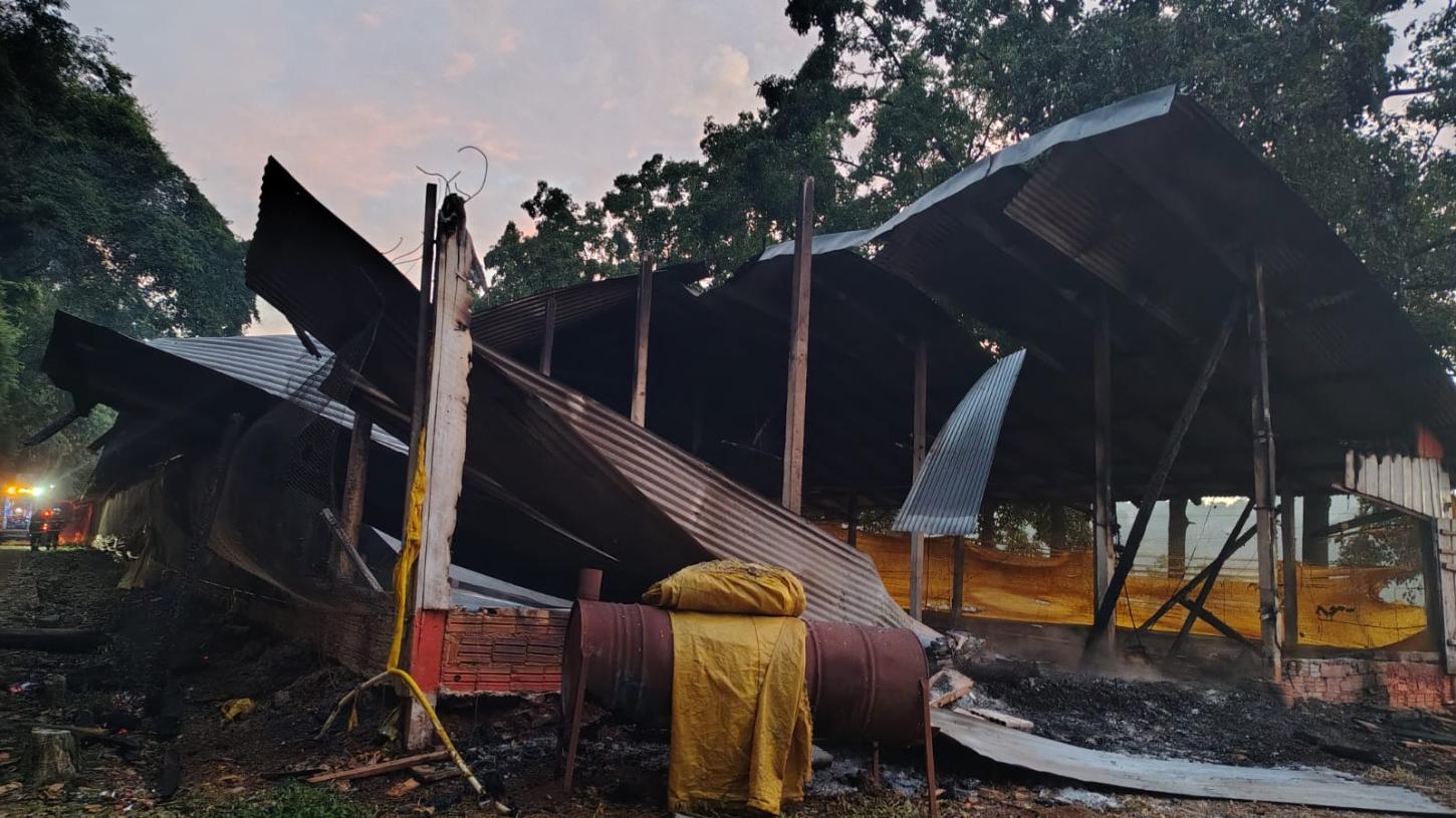 Incêndio em aviário no interior do município de Quilombo