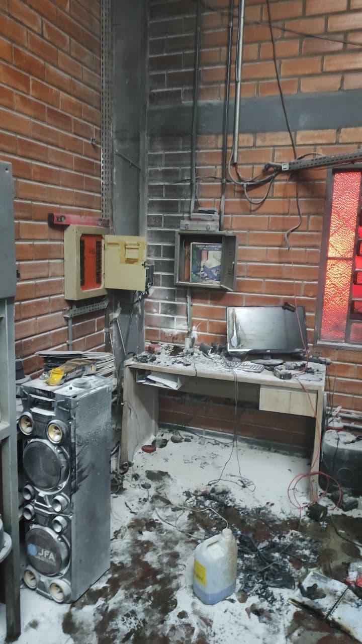 Incêndio em edificação industrial no bairro Eldorado em Chapecó