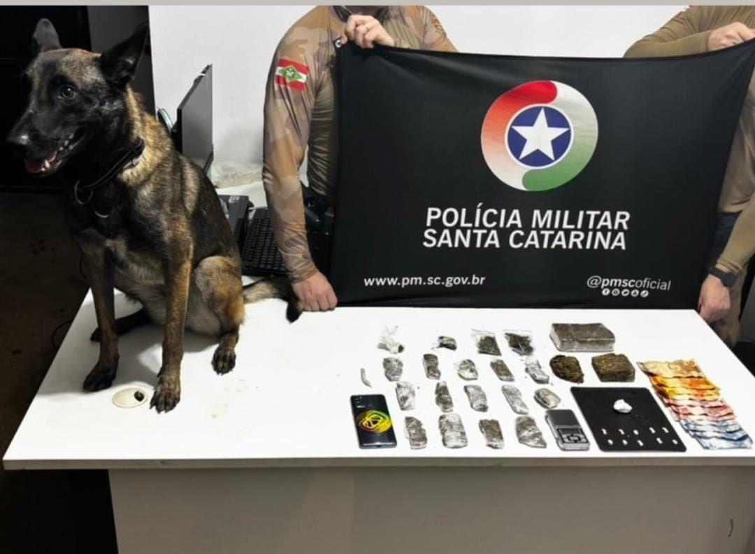 Polícia Militar de Chapecó apreende drogas  e prende dois homens por posse das drogas no bairro Cristo Rei em Chapecó