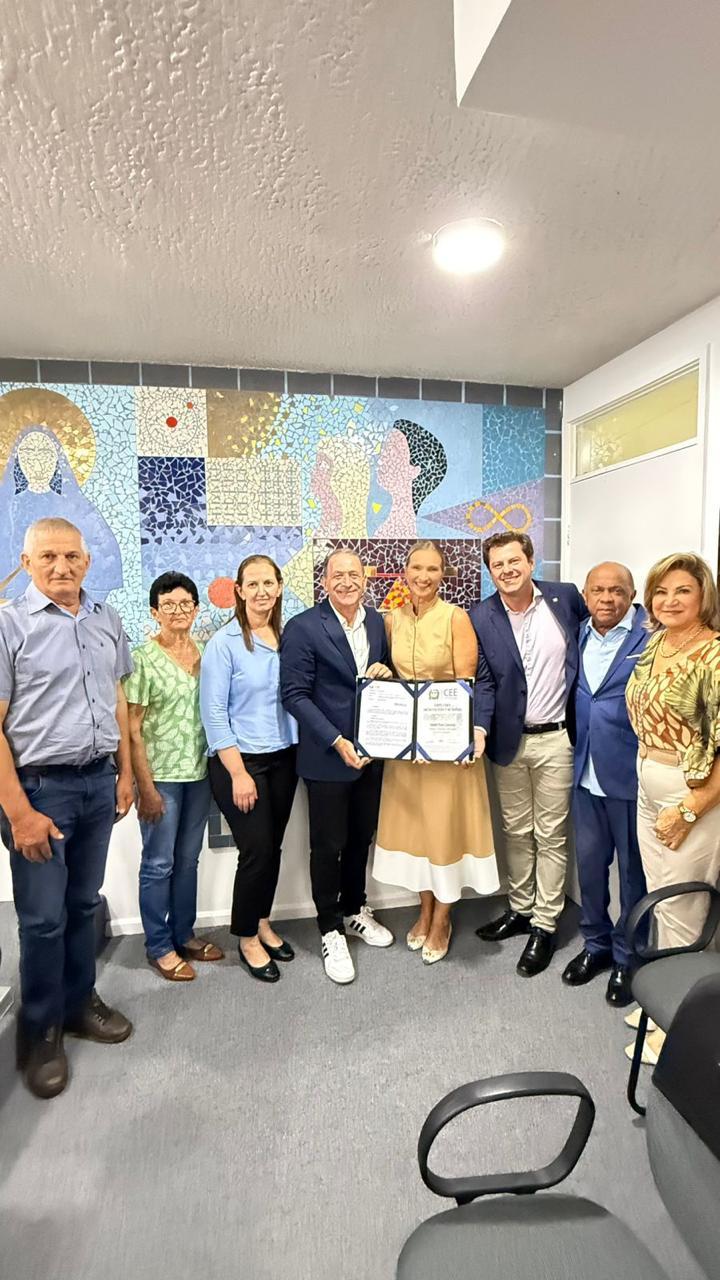 Professor Ademir Casanova de Santiago do Sul recebeu o Diploma de Mérito Educacional do Conselho Estadual de Educação de Santa Catarina