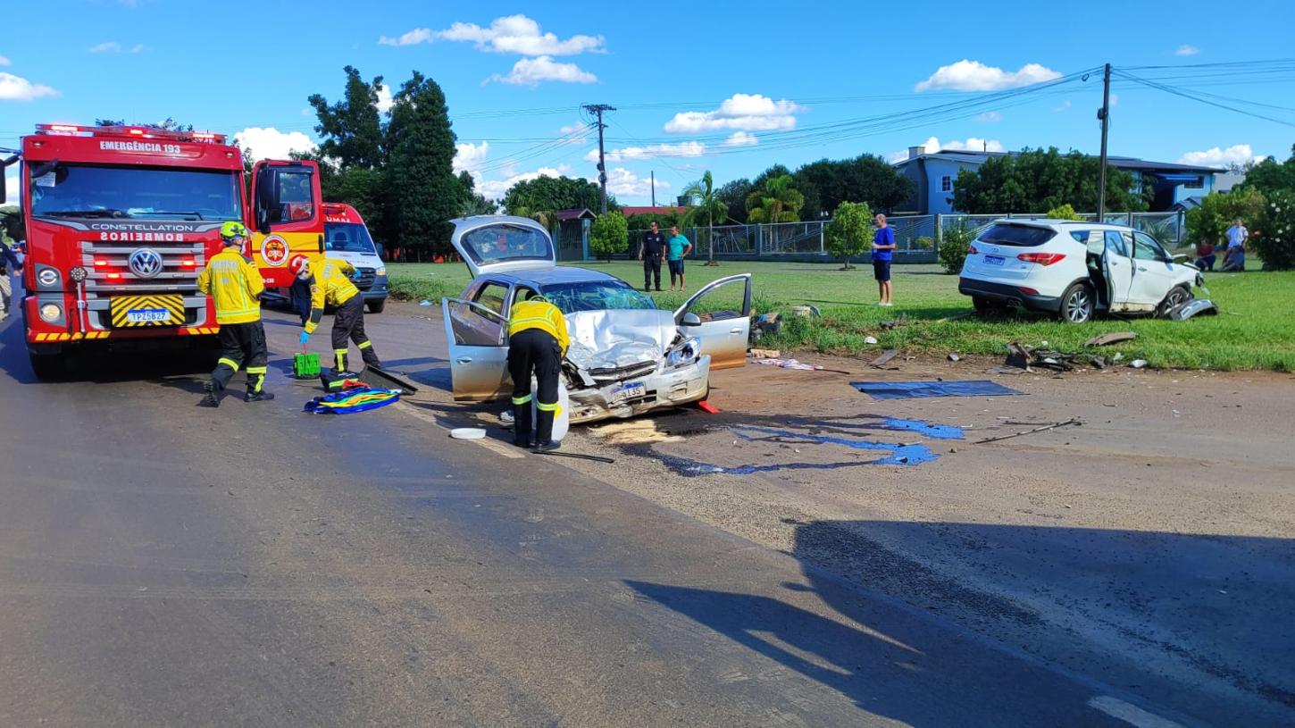 Acidente entre dois veículos na BR-282 em Chapecó deixa 03 vítimas, uma em estado grave