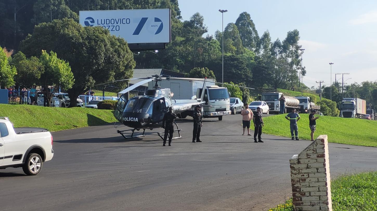 Colisão entre três veículos deixa três vítimas e uma com suspeita de TCE na BR-282 em Cordilheira Alta