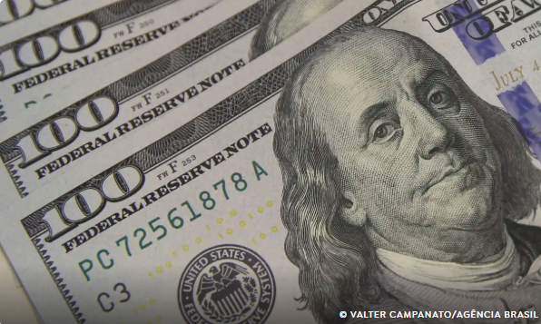 Dólar fecha em R$ 5,28 com preocupações sobre Oriente Médio