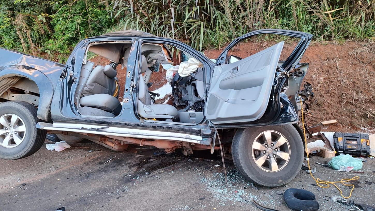 Grave acidente no trevo da BR-282 em Chapecó com 03 óbitos, mais 04 pessoas com ferimentos, sendo uma em estado grave