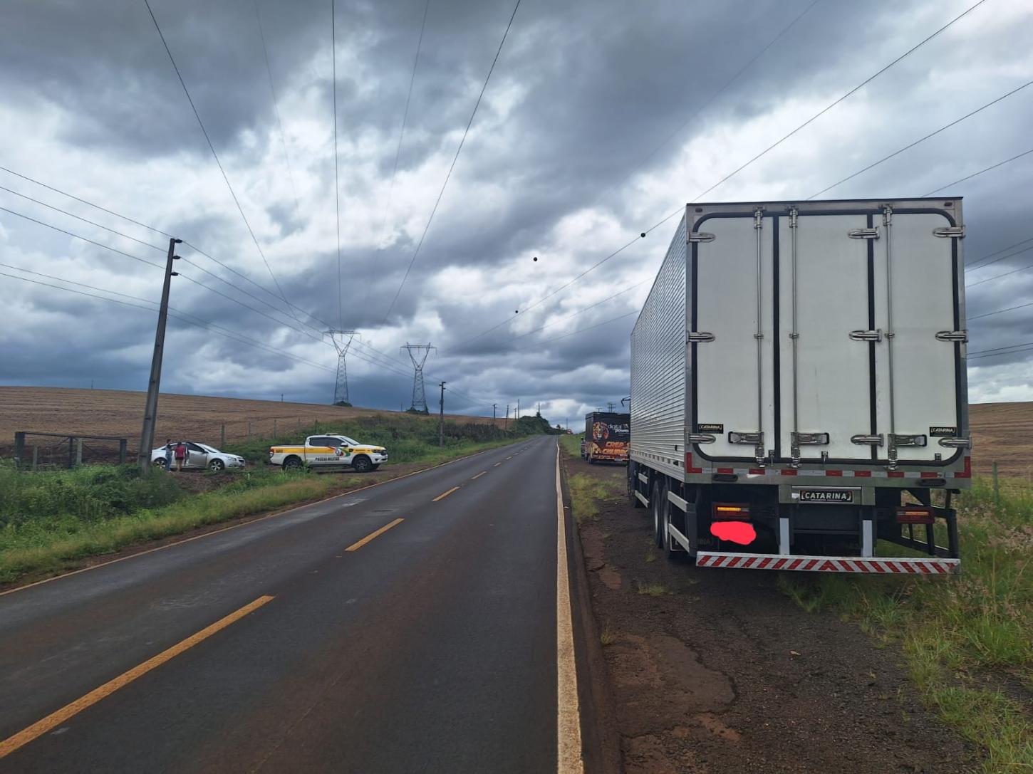 Motorista de caminhão dorme ao volante e acaba colindo em outro caminhão na SC-155