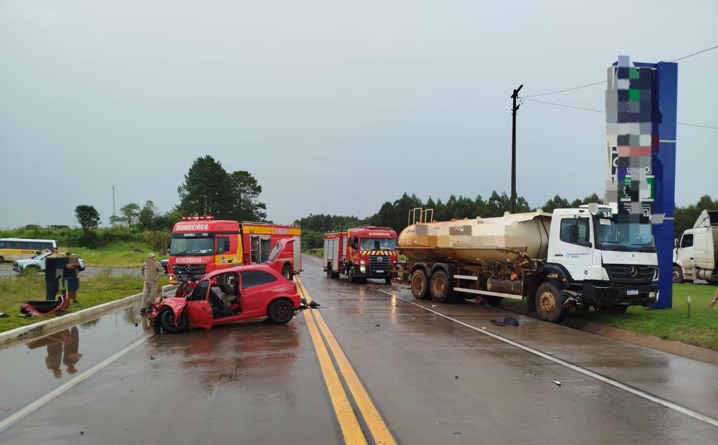 Mulher fica presa as ferragens após grave acidente na BR-280