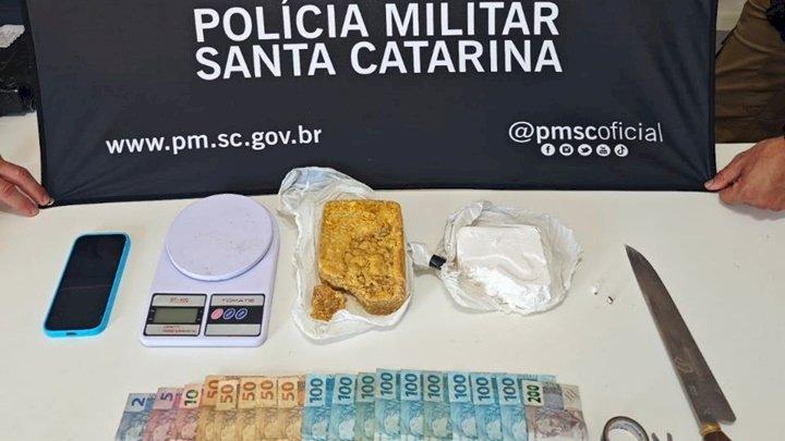 Polícia Militar realiza prisões por tráfico de drogas em diferentes bairros de Chapecó