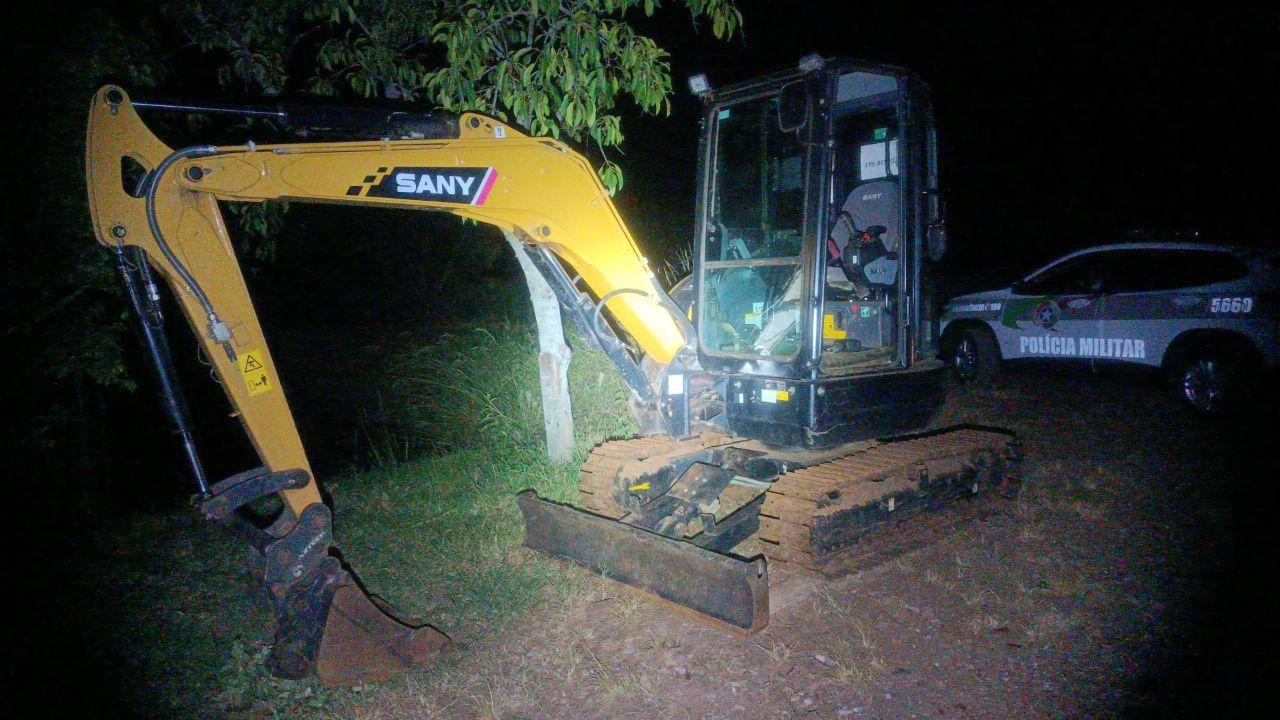 Polícia recupera no Oeste de Santa Catarina máquina e caminhões roubados em Erechim/RS