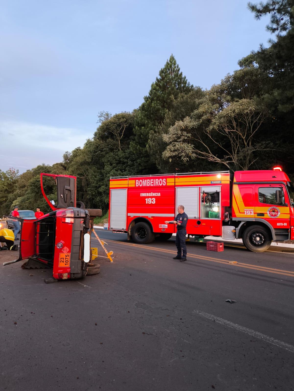 Saída de pista seguida de capotamento deixa condutor ferido um Ponte Serrada