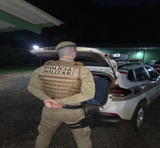 Ação rápida da PM resulta em prisão de dupla por furto a residência em São Lourenço do Oeste