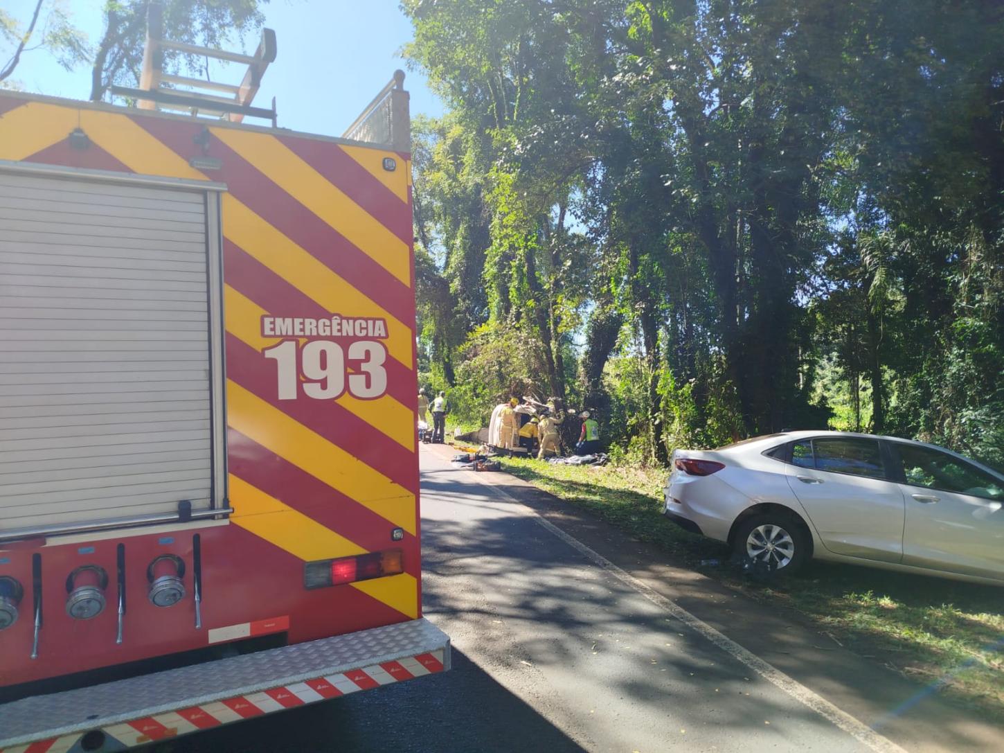 Acidente grave entre carro e carro deixa 4 mortos e duas pessoas em estado grave na PR-158