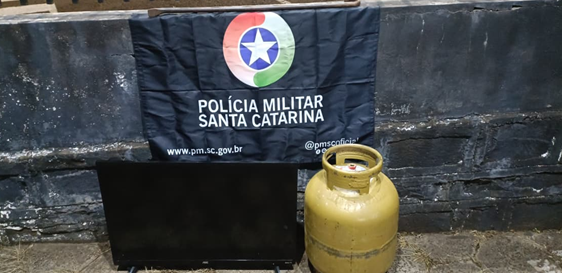 Casal é preso em flagrante após onda de furtos e tentativa de levar veículo em Galvão