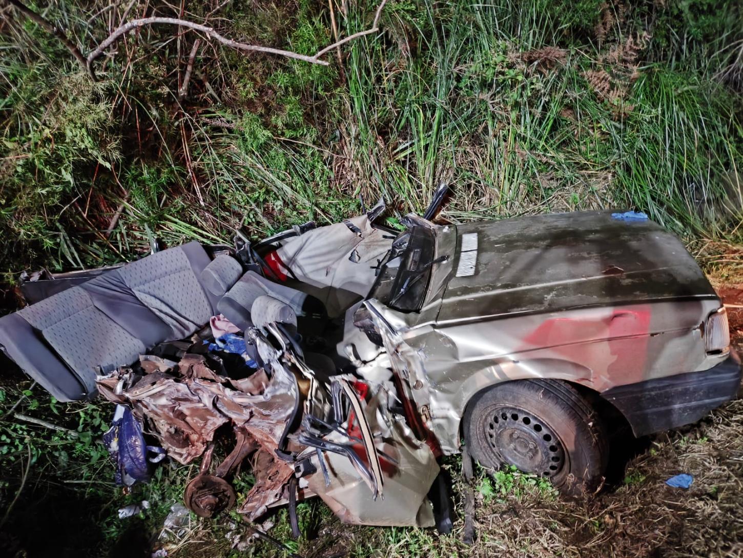Colisão carro e caminhão com duas mortes e uma terceira pessoa em estado grave na BR-282 no Oeste de SC
