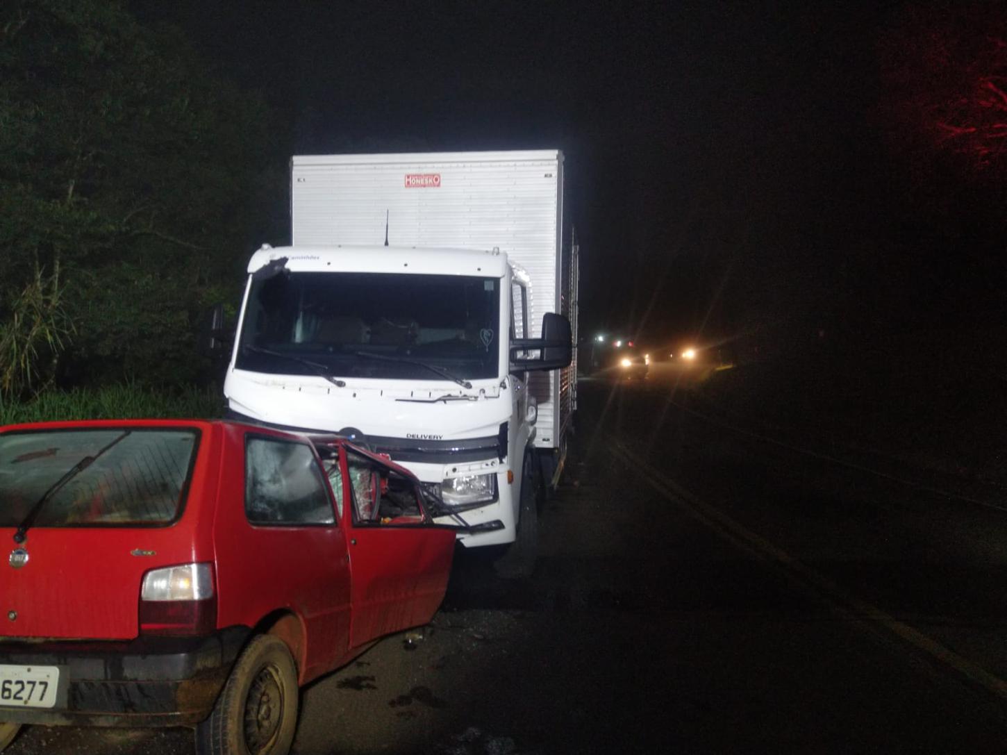 Colisão entre carro e caminhão deixa uma pessoa morta na SC-157 em Quilombo