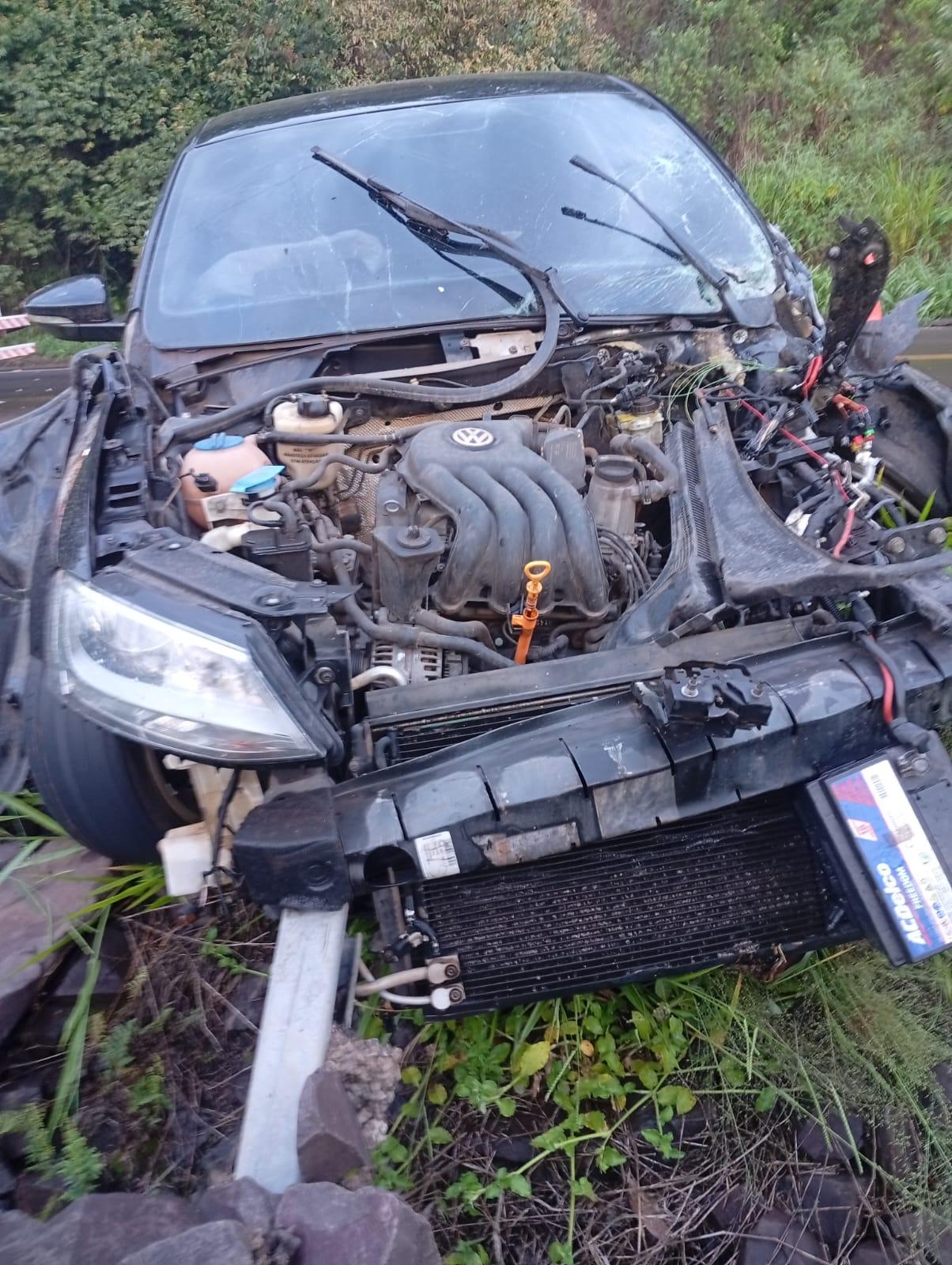 Colisão frontal entre carro e caminhão deixa 04 vítimas em Campo Erê