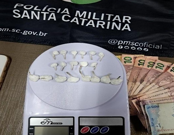 Polícia Militar prende homem por tráfico de drogas no Bairro Santa Inês, em Quilombo
