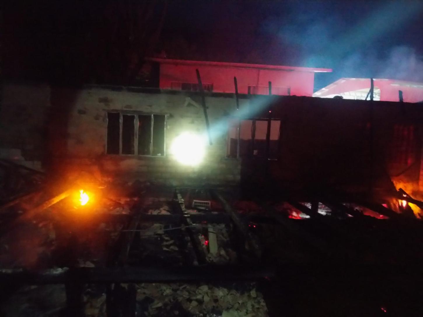 Residência fica completamente destruída por incêndio no interior de Quilombo/SC