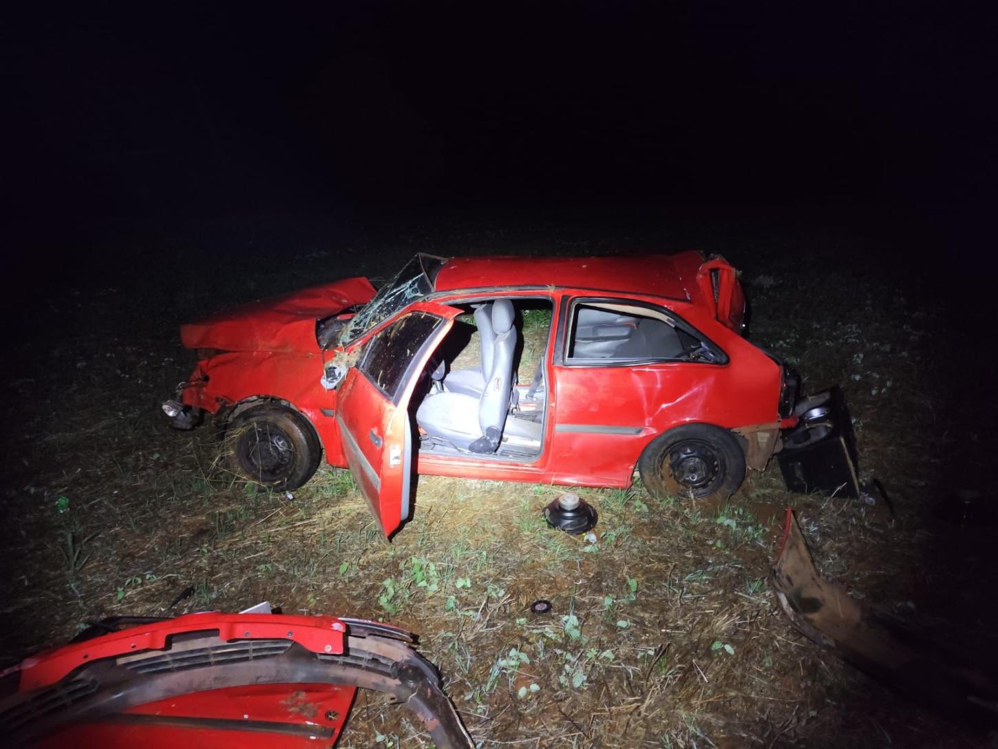 Saída de pista seguida de capotamento deixa 05 vítimas, uma em estado grave na SC-163