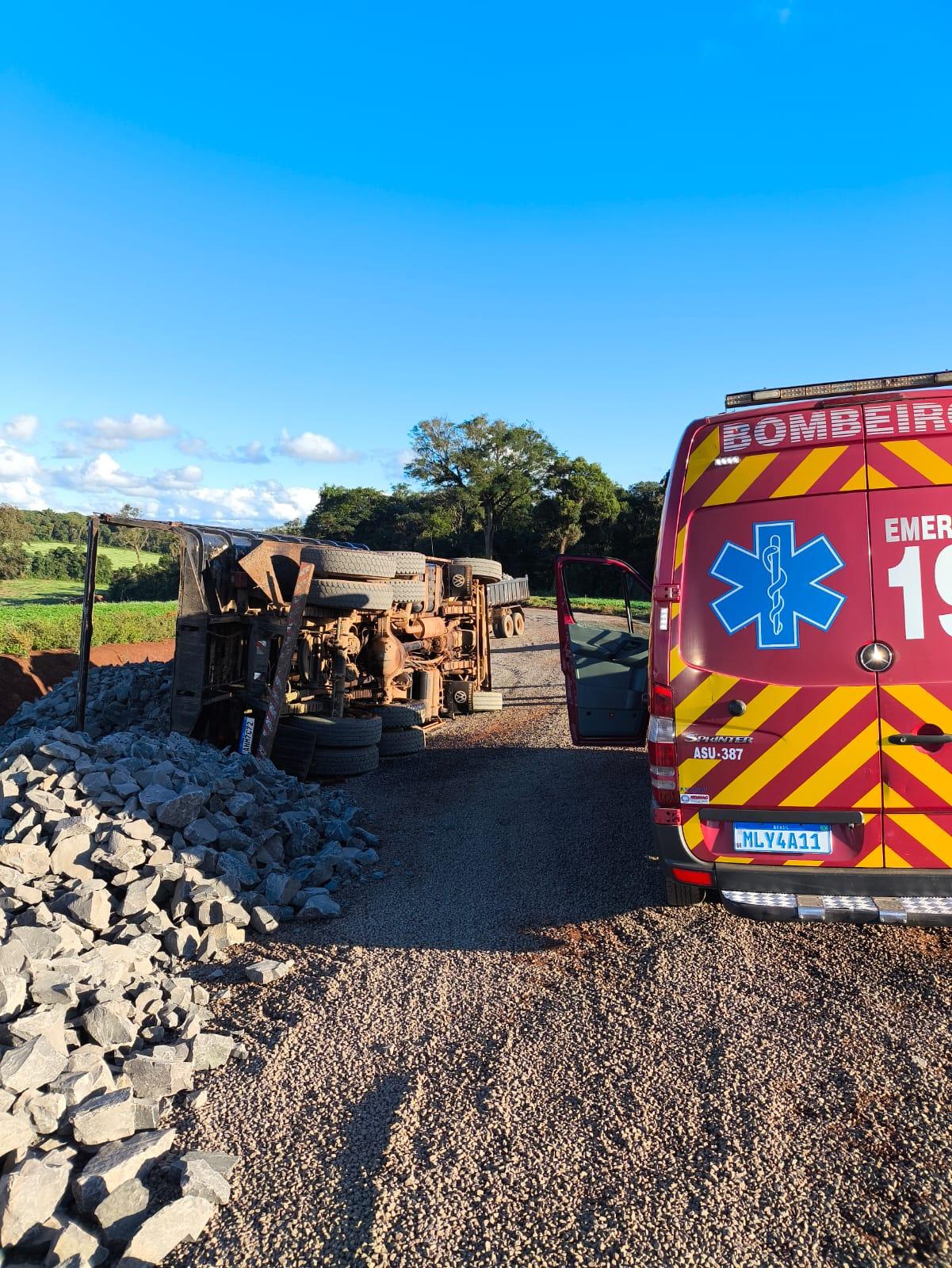 Tombamento de caminhão na SC-480 em São Domingos