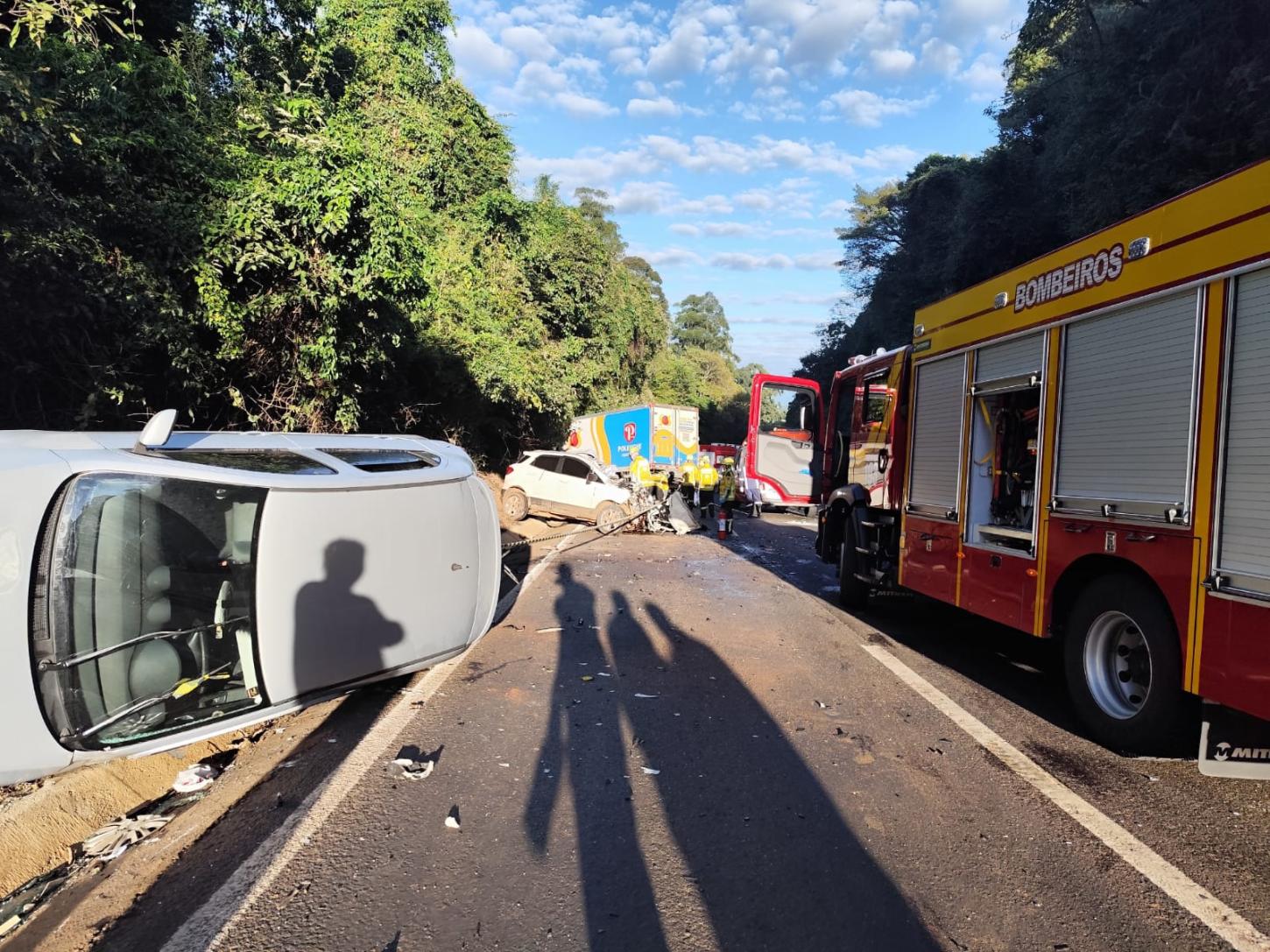 GRAVE ACIDETE ENTRE 05 VEÍCULOS DEIXA UMA MORTE NA BR-282 EM COLÔNIA BACIA - CHAPECÓ
