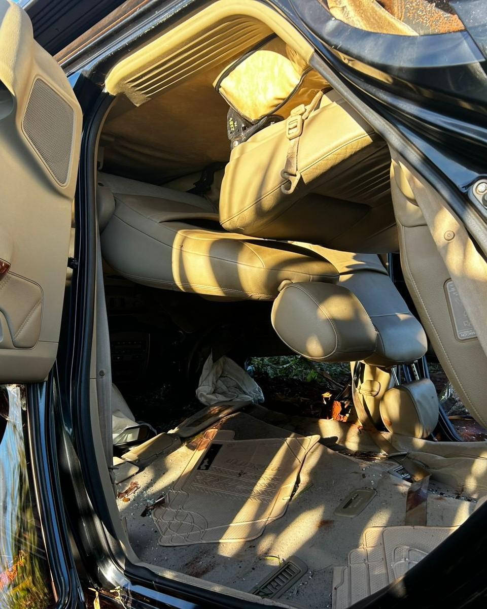 Hilux capota após colisão na PR-158, próximo a São Lourenço do Oeste