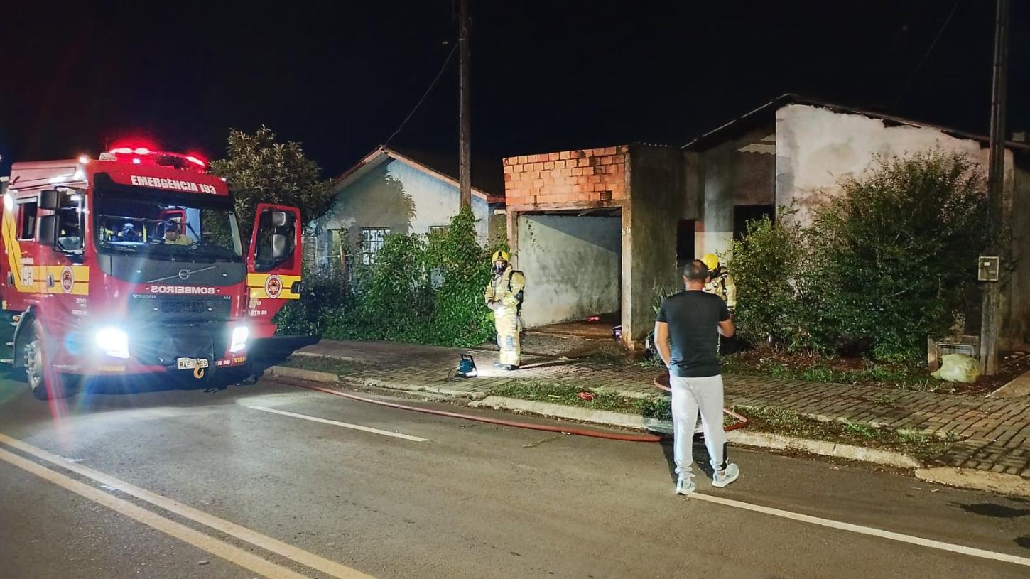 Homem de 55 anos sofre queimaduras em incêndio em residência unifamiliar em Xanxerê