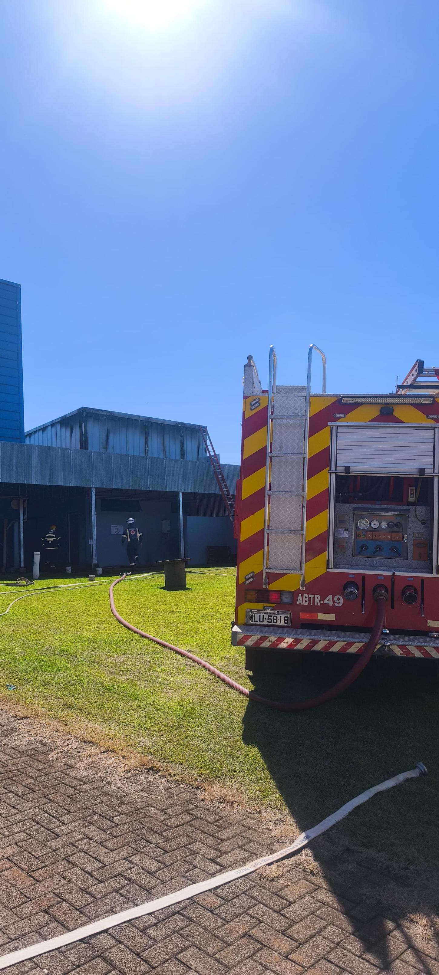 Incêndio em empresa na BR-158 no Oeste de Santa Catarina
