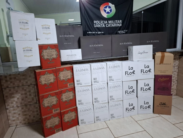 IRMÃOS TENTAM ESCONDER VINHOS ARGENTINOS EM CAIXAS DE OVOS E ACABAM FLAGRADOS PELA PMRV