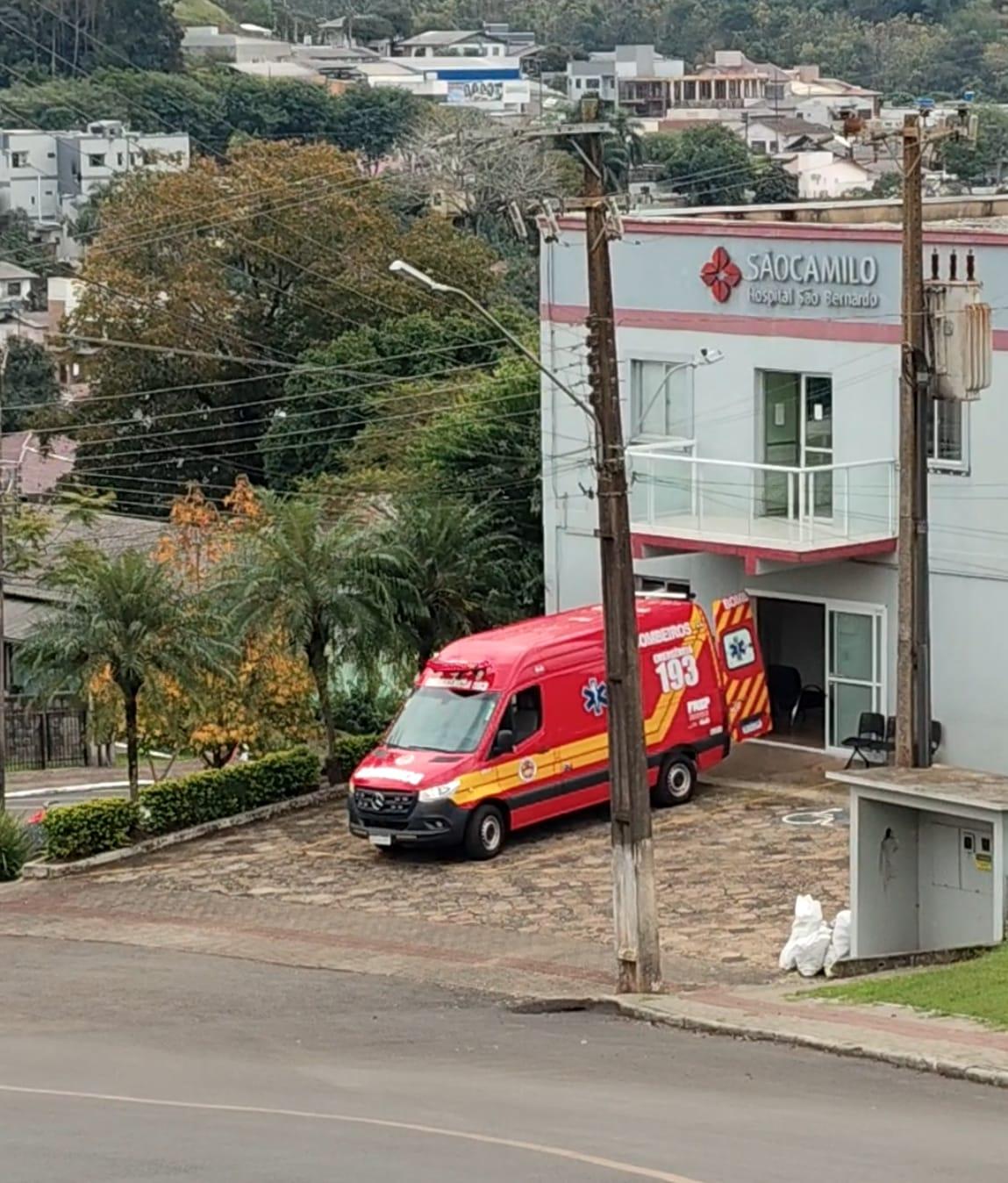 Masculino de 39 anos sofre queda da própria altura sendo encaminhado ao hospital de Quilombo pela OBM