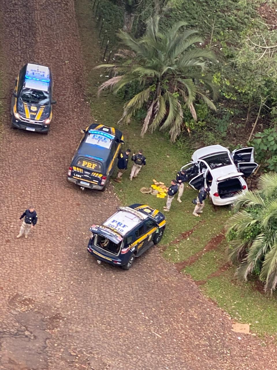 Polícia Civil presta apoio aéreo à PRF e intercepta veículo com 25 quilos de cocaína e pasta base em Cordilheira Alta