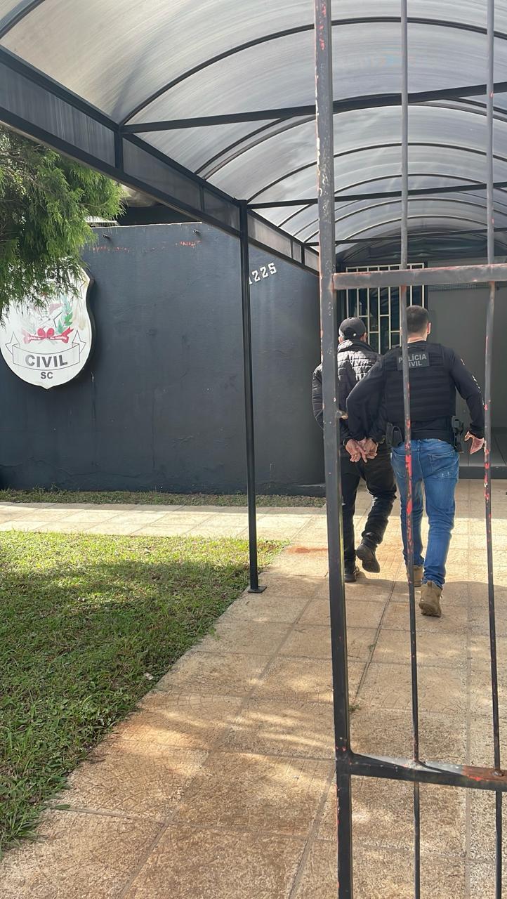SÃO LOURENÇO DO OESTE/SC – ESTUPRO DE VULNERÁVEL: A POLÍCIA CIVIL PRENDE HOMEM INVESTIGADO POR CRIME CONTRA A PRÓPRIA NETA