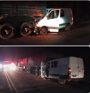 VAN COM OITO TRABALHADORES COLIDE NA TRASEIRA DE CAMINHÃO E TODOS SÃO ENCAMINHADOS AOS HOSPITAIS NO OESTE DE SC
