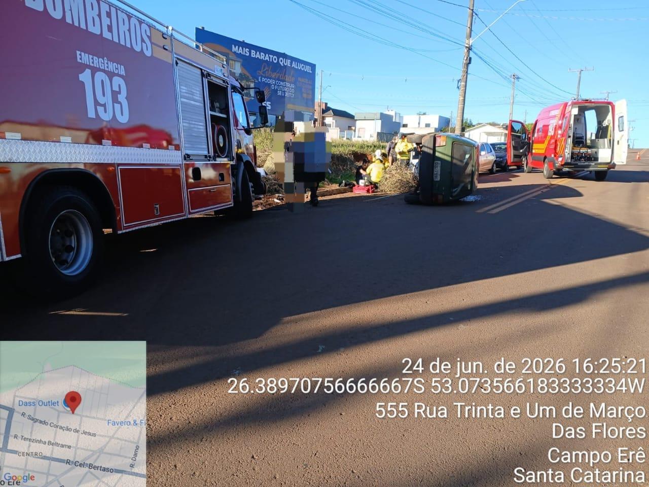 Colisão entre veículos seguido de capotamento em bairro de Campo Erê