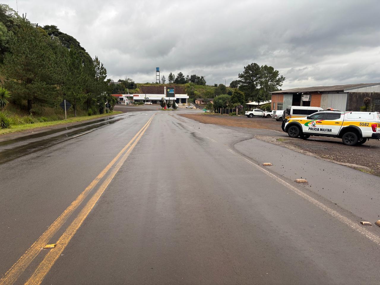 Colisão traseira entre dois veículos na SC-157 na tarde desta segunda-feira (22)