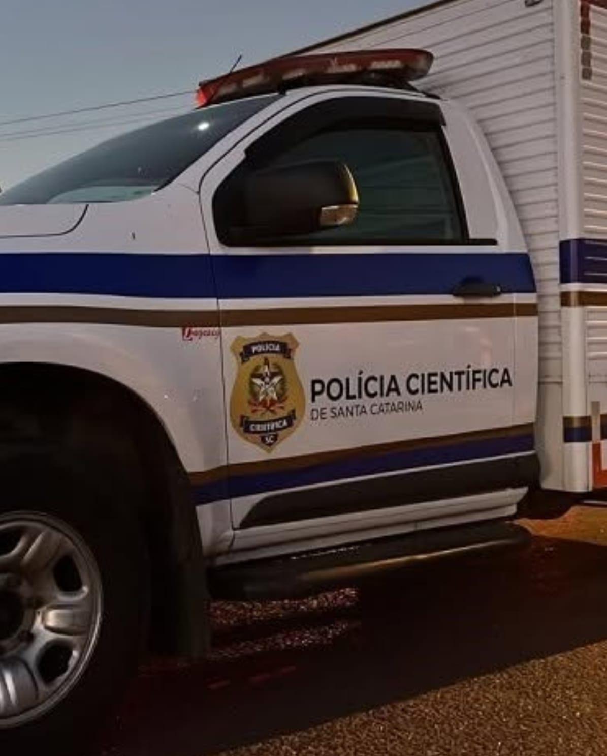 Homem de 23 anos é preso suspeito de matar mulher de 25 anos na frente de dois filhos no Oeste de SC