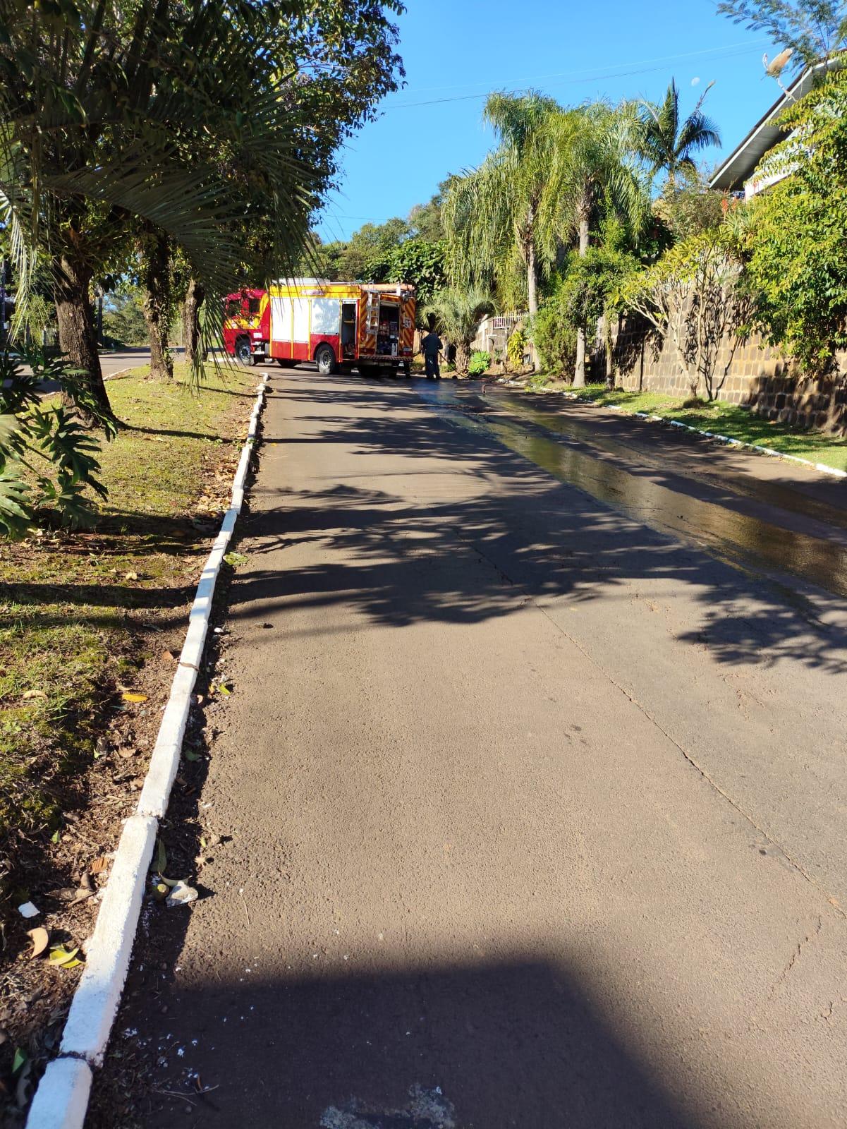 Incêndio em residência na Rua Aderbal Ramos da Silva no centro de Quilombo/SC