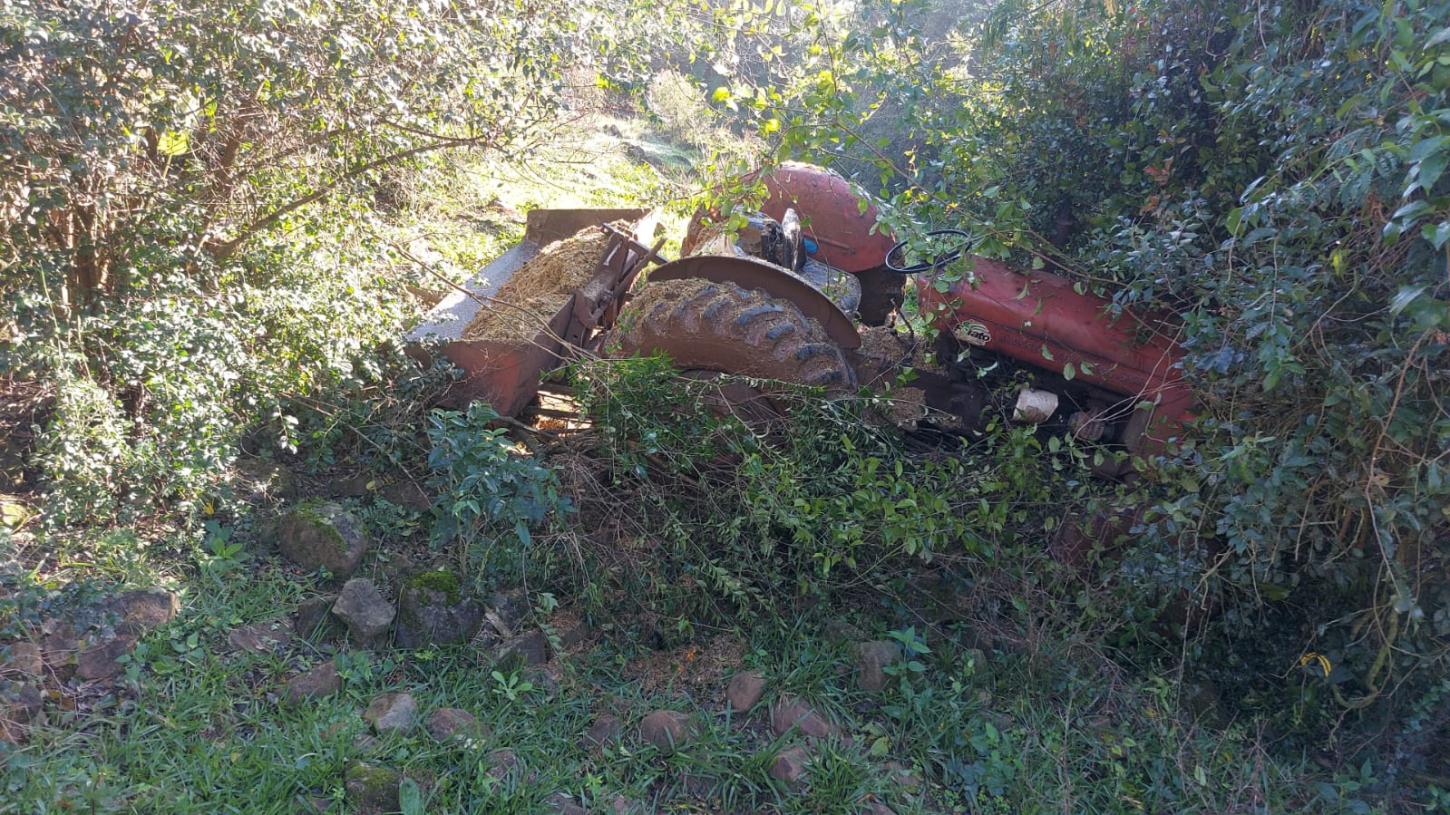 Masculino de 34 anos é encaminhado ao hospital após acidente com trator no interior de União do Oeste