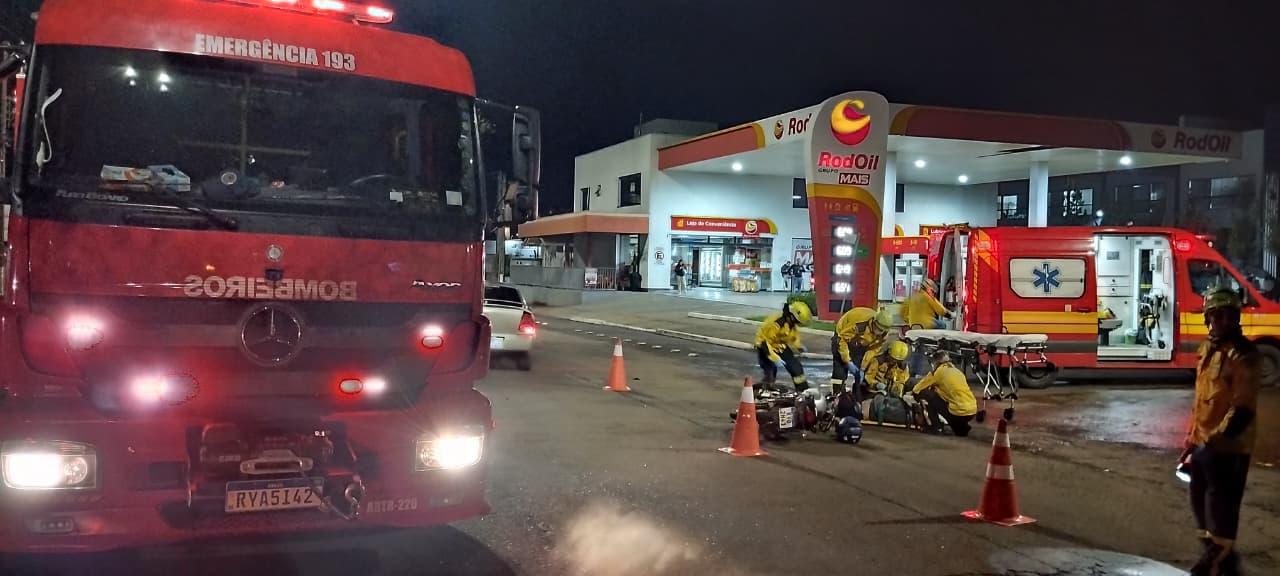 Motociclista tem vários ferimentos e fratura exposta após acidente na Avenida Brasil em Xanxerê